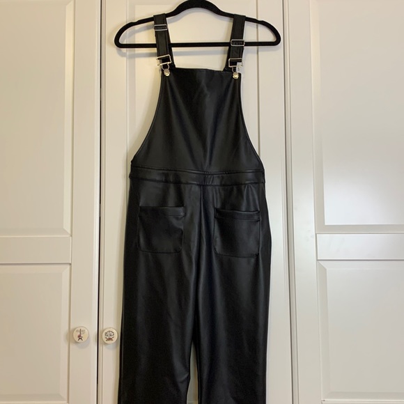 NEW🌟 Faux Leather Black Overalls Size Medium Bootcut - Picture 3 of 4
